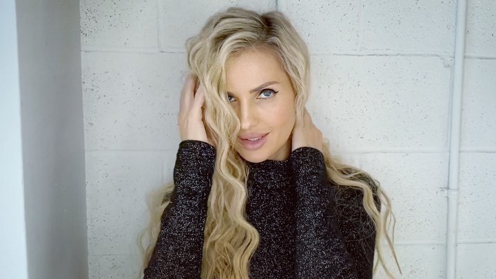 Leanna Bartlett blond hairs, Face Makeup Ideas, Lips Smile: Long hair,  Hair Color Ideas,  Brown hair,  Blonde Hair,  Hairstyle Ideas,  Cute Instagram Girls  