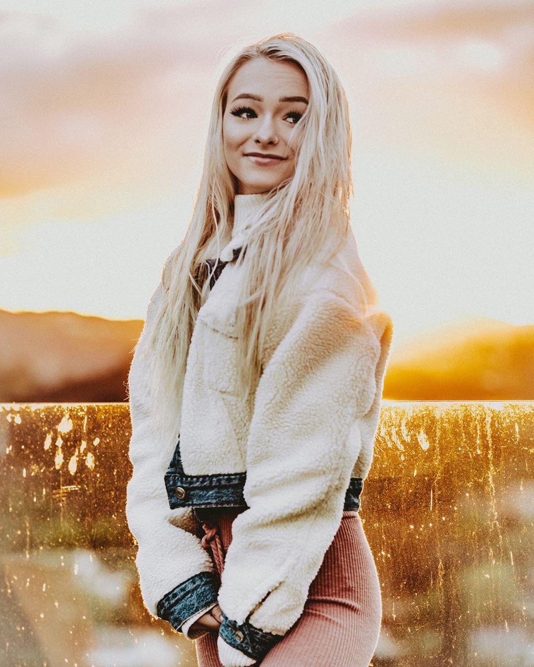 yellow colour outfit with jeans, model photography, blond hairstyle: Yellow Jeans,  Zoe Laverne TikTok  