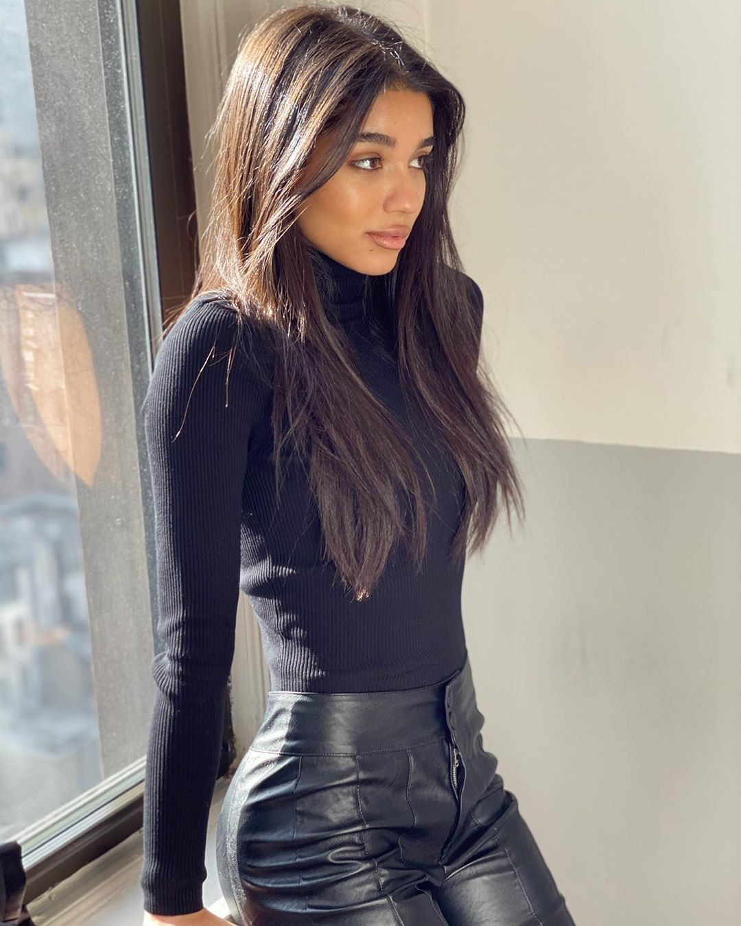 Yovanna Ventura leather outfits for women, instagram photoshoot, Long Hair Style: Layered hair,  Instagram girls  