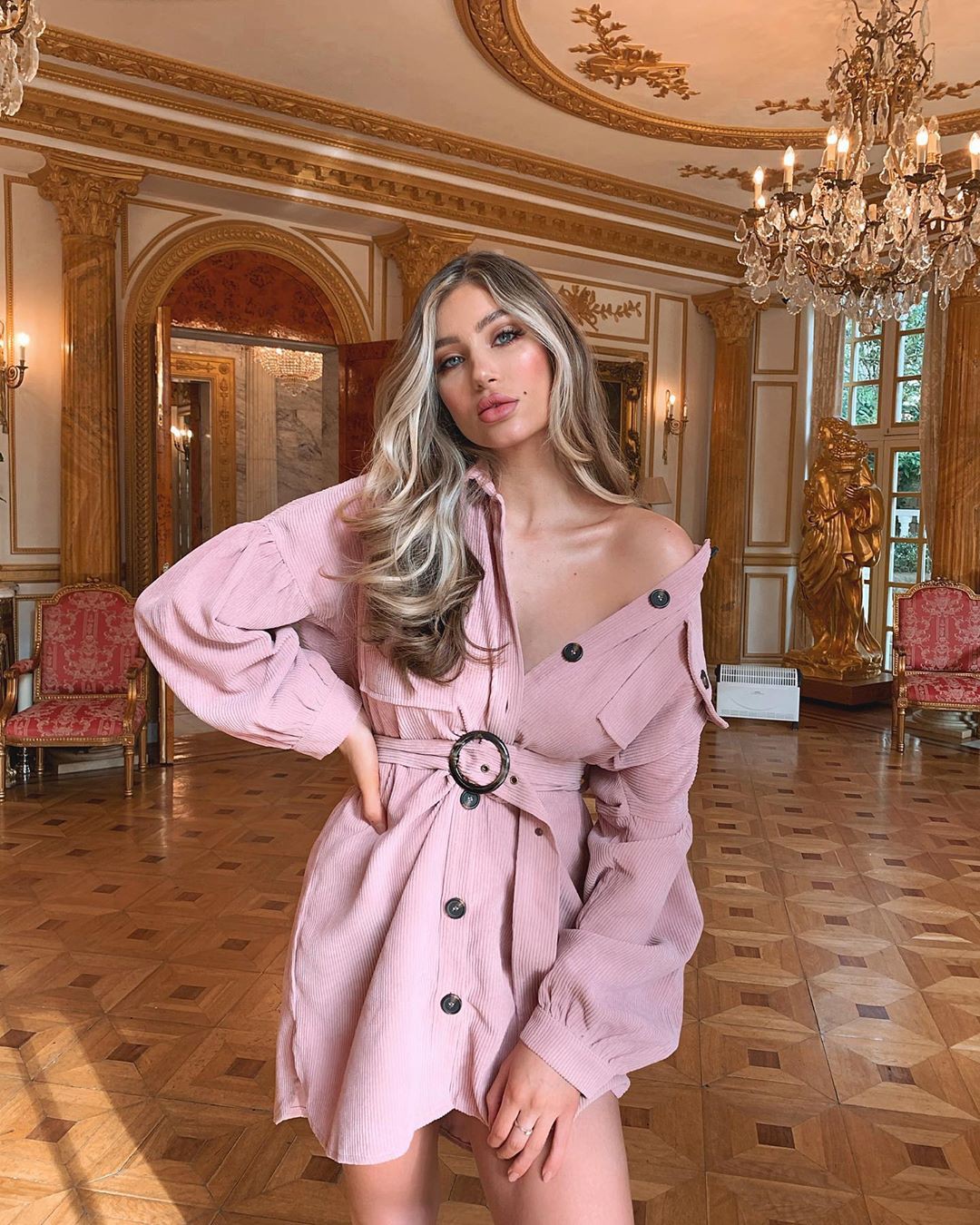 pink colour outfit with dress, blond hairs, costumes designs: Trench coat,  Pink Dresses,  Instagram girls  