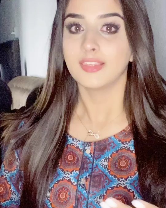 Alishbah Anjum Beautiful Girl Cute Face Beautiful Lips Long Hair Girl 