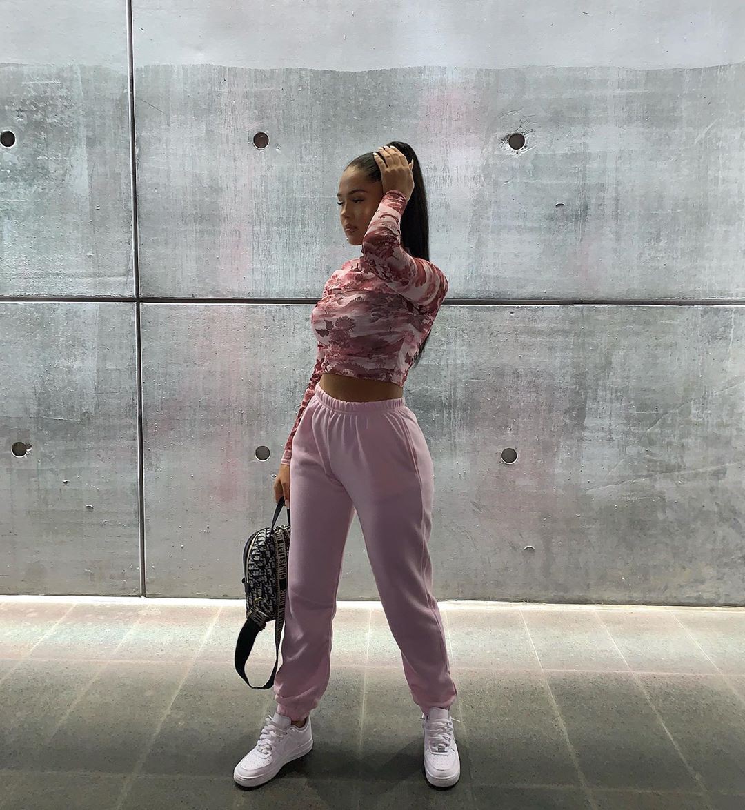 pink matching style with sportswear, trousers, sexy legs: Instagram girls,  Pink Sportswear,  Pink Trousers,  Sports Pants,  Joggers  