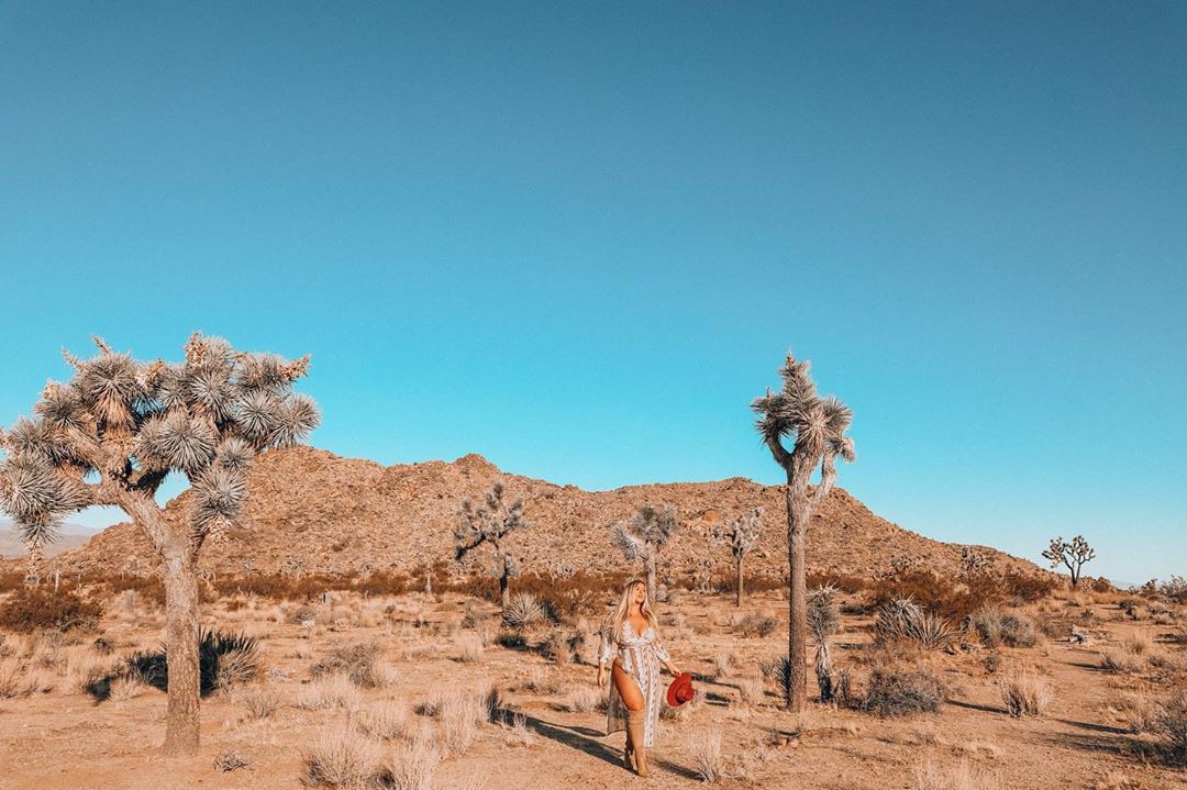 Taya Christian, natural environment, formation, landscape: Instagram girls  