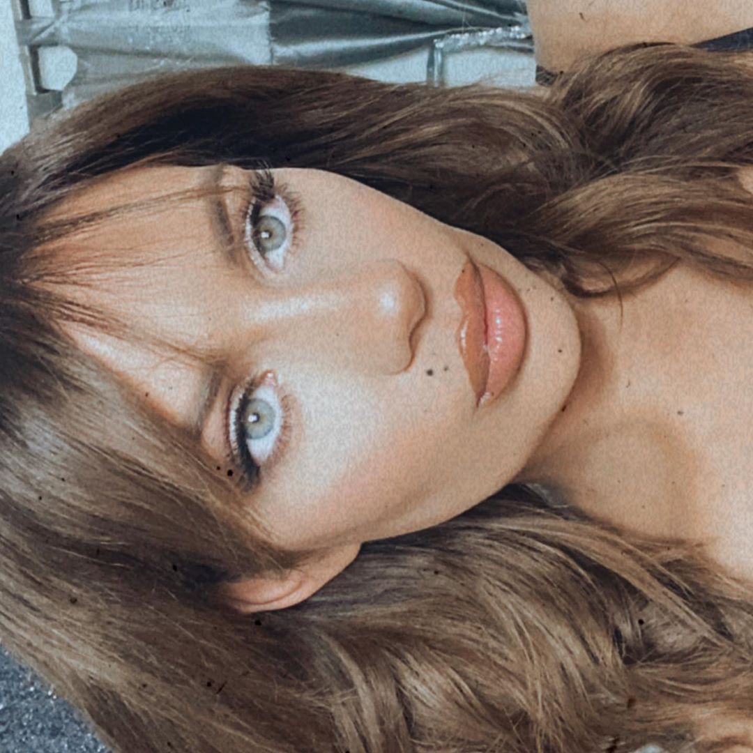 Holly Peers Pretty Face, Natural Glossy Lips, Hairstyle For Girls: Hairstyle Ideas,  Cute Instagram Girls  