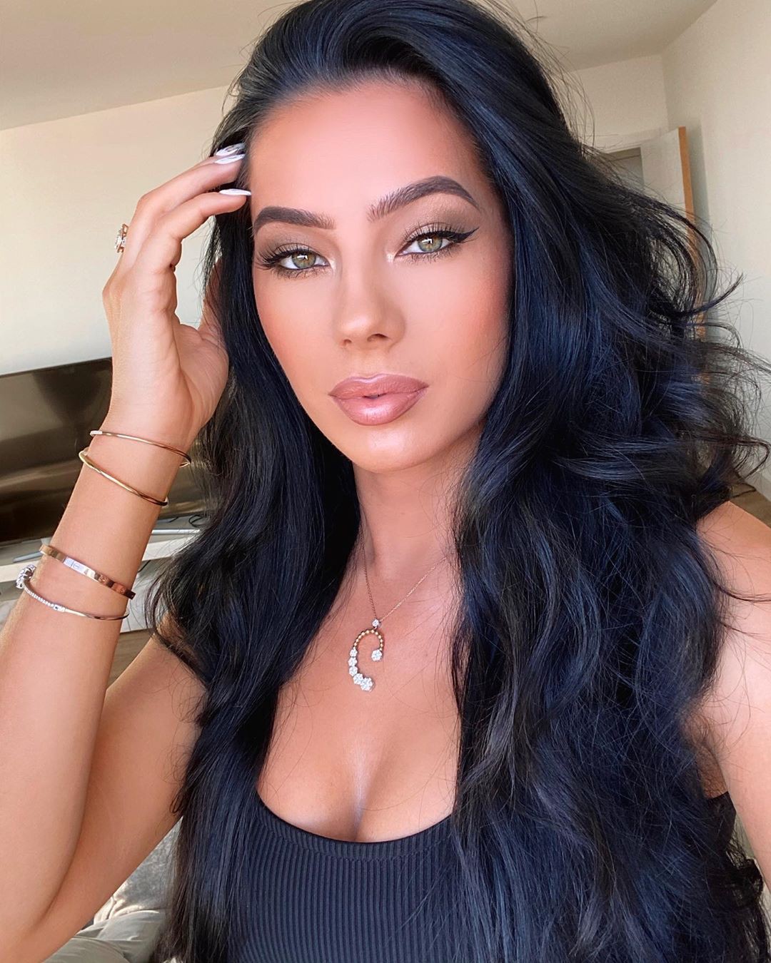 Klaudia Badura Instagram Photoshoot Black Hairstyle For Girls 