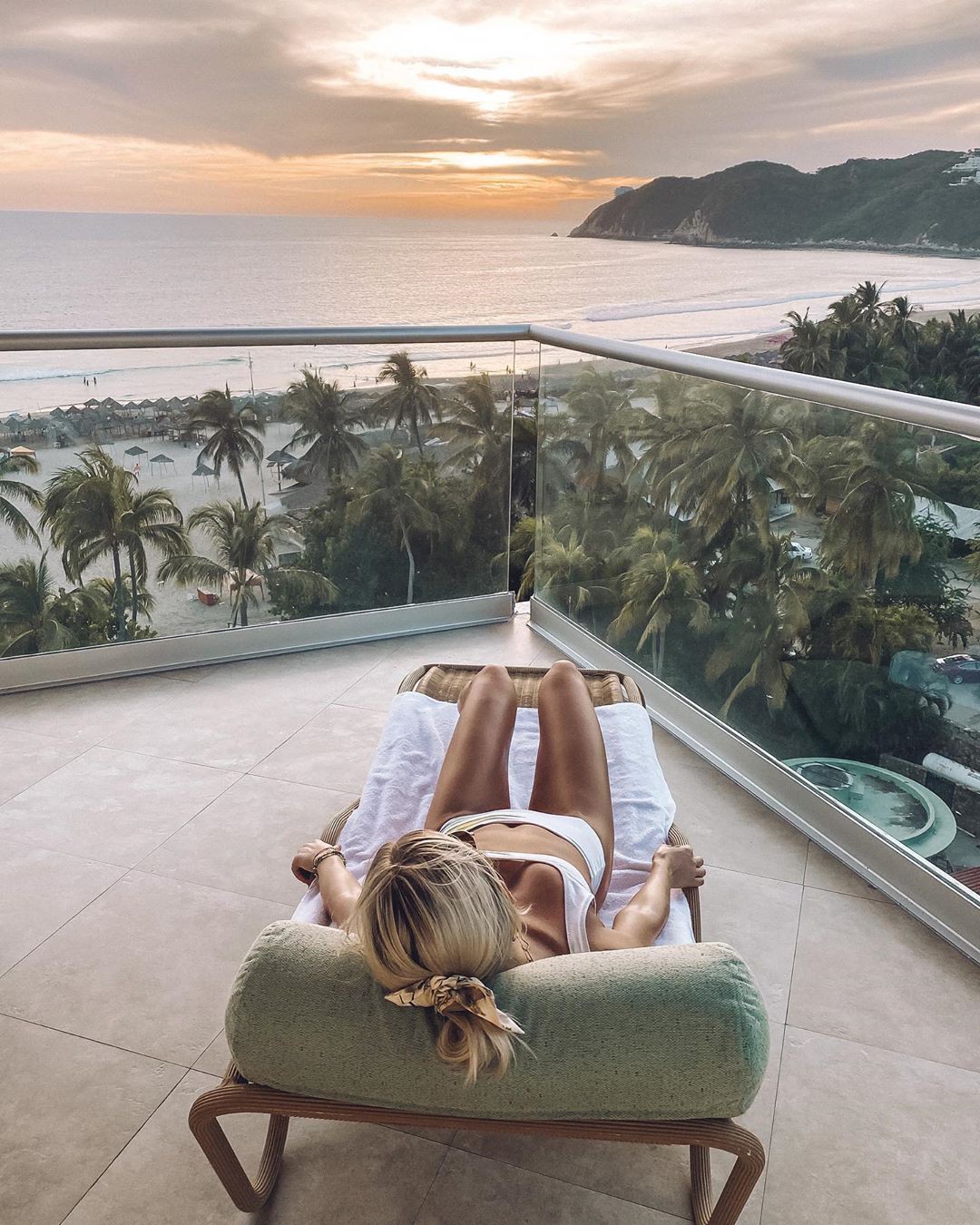 Irina Baeva, chaise longue, furniture, vacation: Instagram girls  