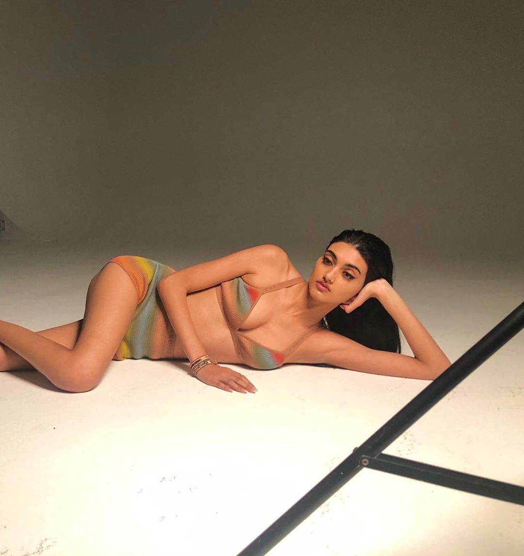 Neelam Gill photoshoot poses, hot legs, sexy legs