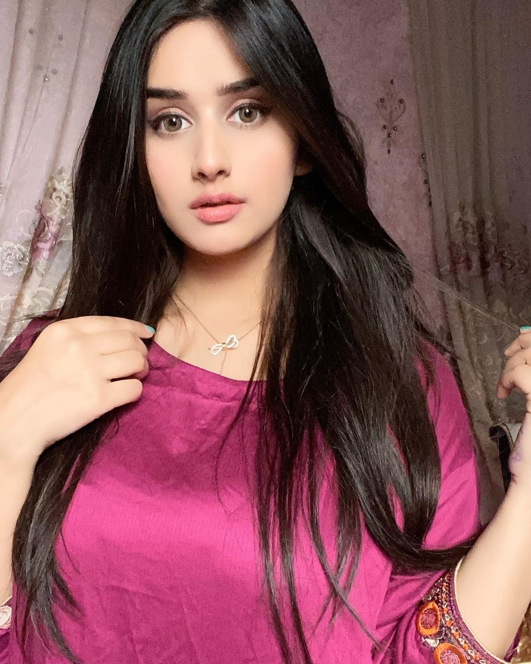 Alishbah Anjum Natural Black Hair, Cute Face, Beautiful Lips | Cute Indian  Girl - Alishbah Anjum | Alishbah Anjum Instagram, Black hair, Cute Girls  Instagram