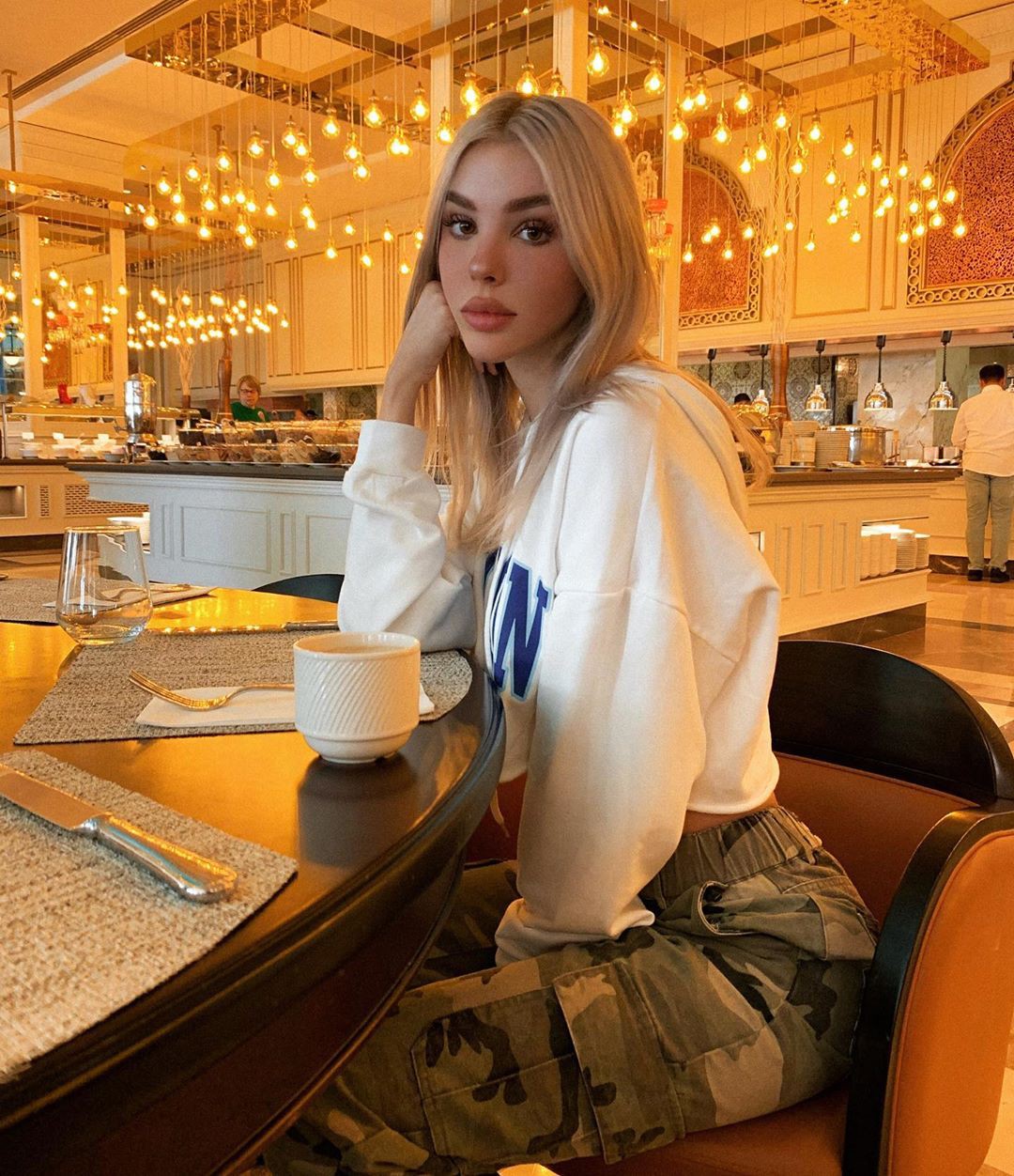 Maria Domark Woman Long Hair Style, long hair, sitting: Long hair  