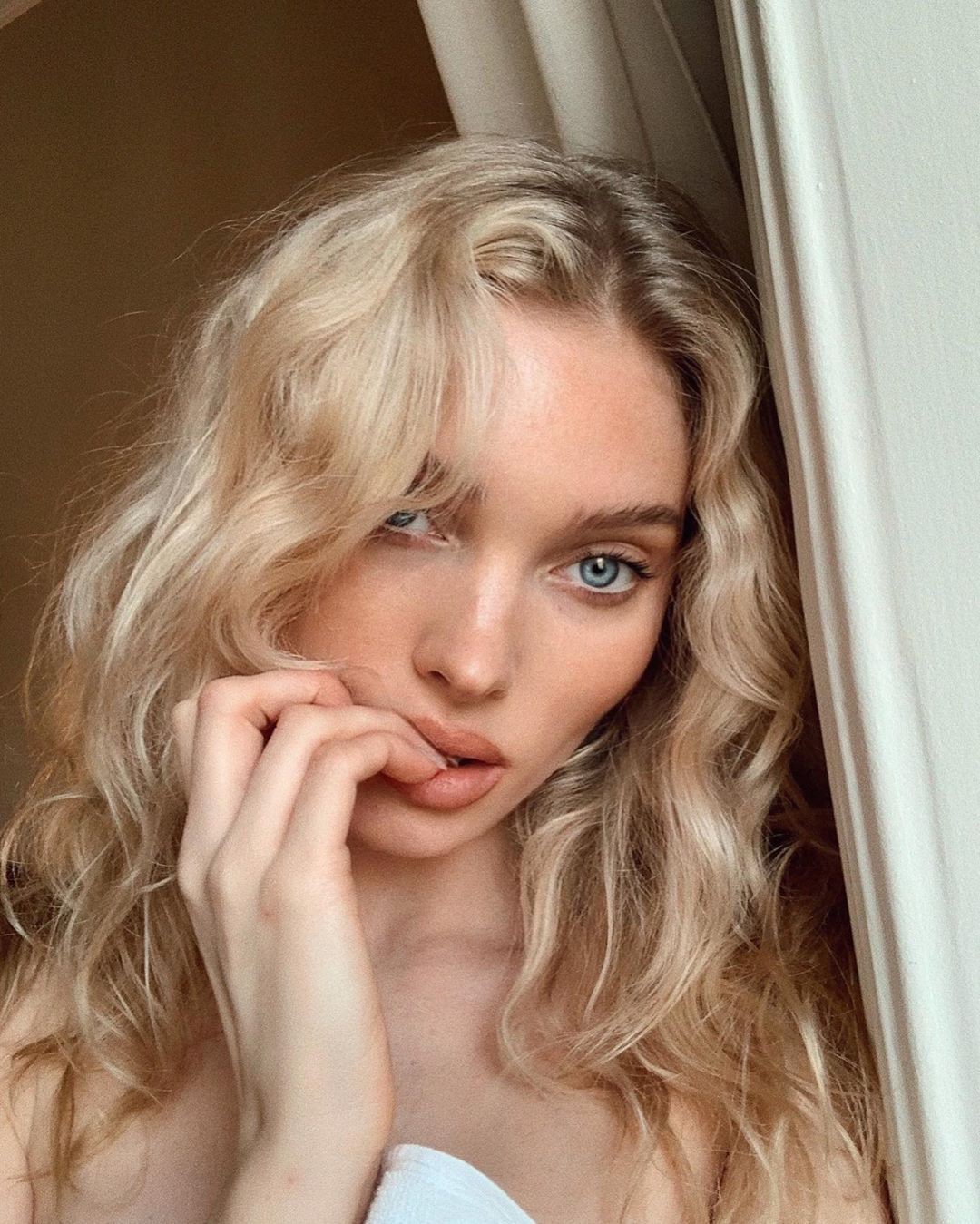 Elsa Hosk in blond hairs, Girls With Cute Face, Lips Smile