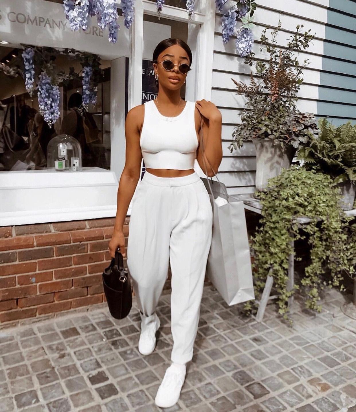 Instagram fashion sarah jo holder black and white, fashion outfits: Crop top,  fashion model,  Fashion outfits,  White Outfit,  instafashion,  Street Style,  Black And White  