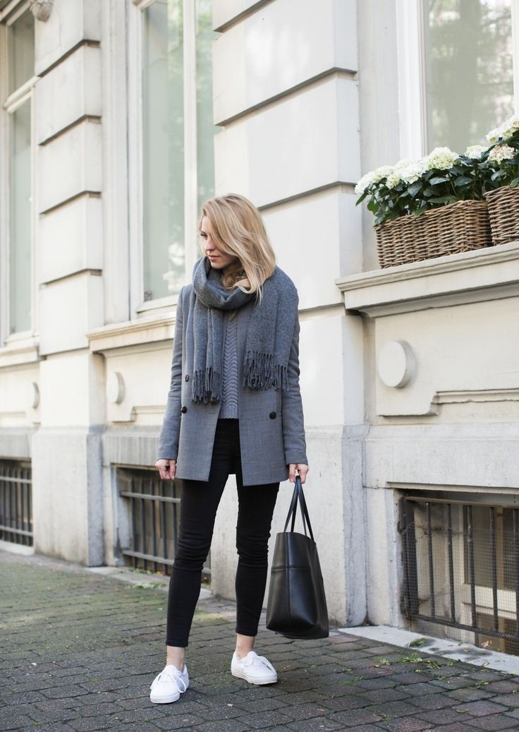 Black tote and sneakers outfit: Street Style,  Classy Fashion  