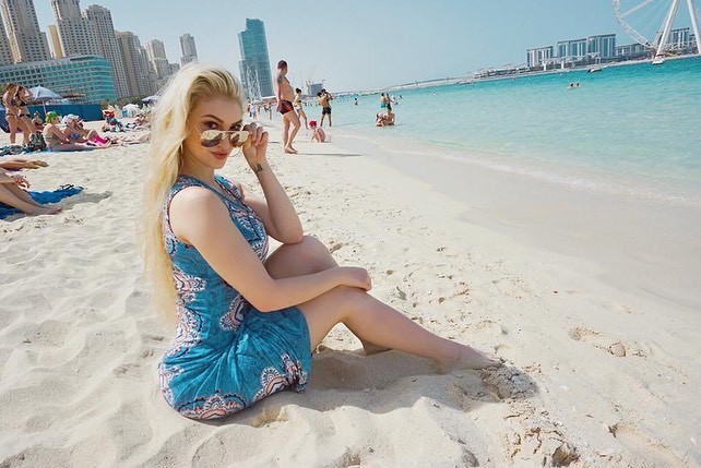 Anna Faith legs pic, enjoying life, people on beach: 