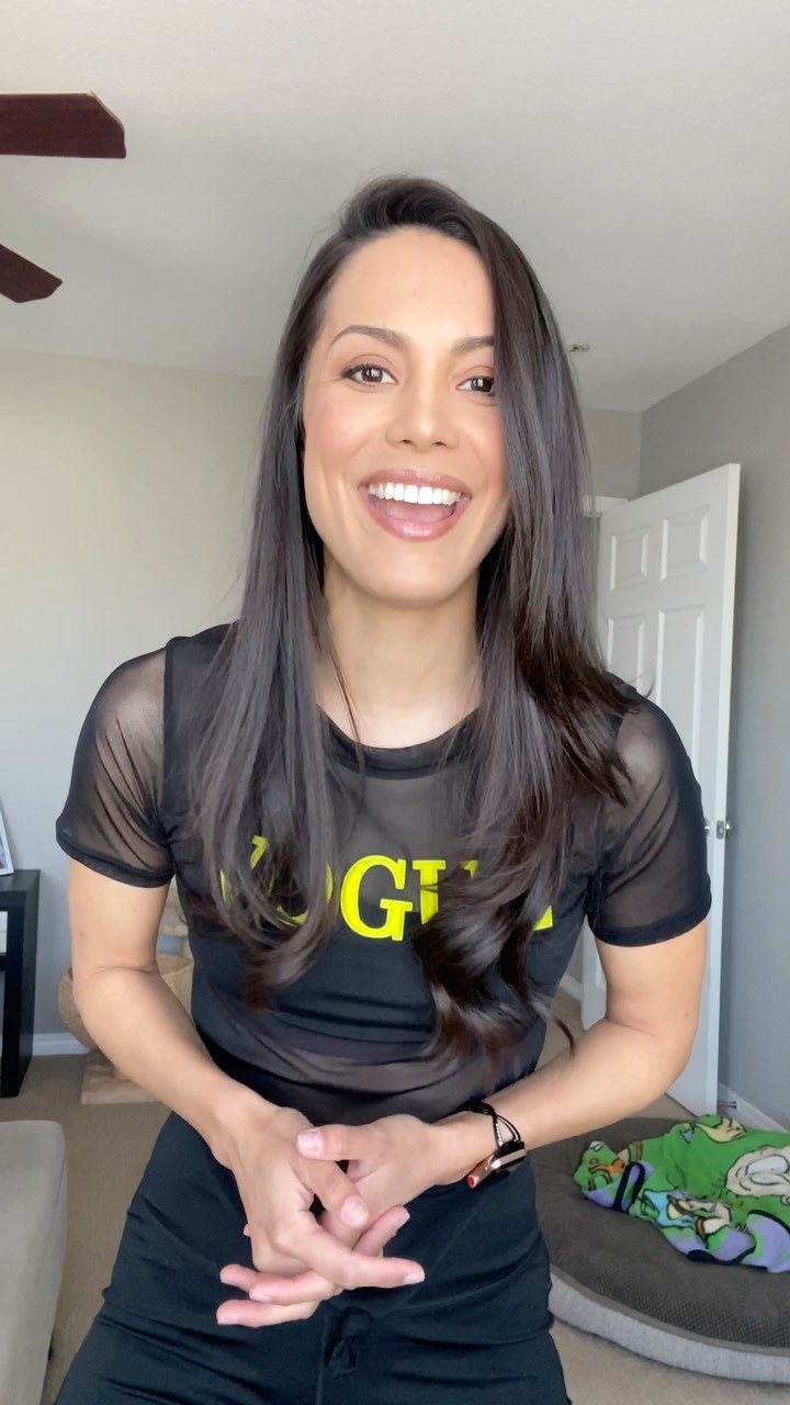 Raquel Pomplun t-shirt clothing ideas, Black Hairstyle Ideas, Long Hair Cut Women: Instagram girls,  T-Shirt Outfit  