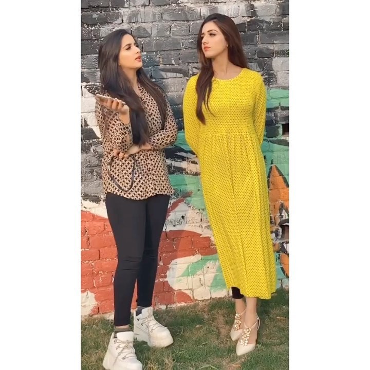 Turquoise and orange dress, wardrobe ideas, turquoise: Alishbah Anjum Instagram  