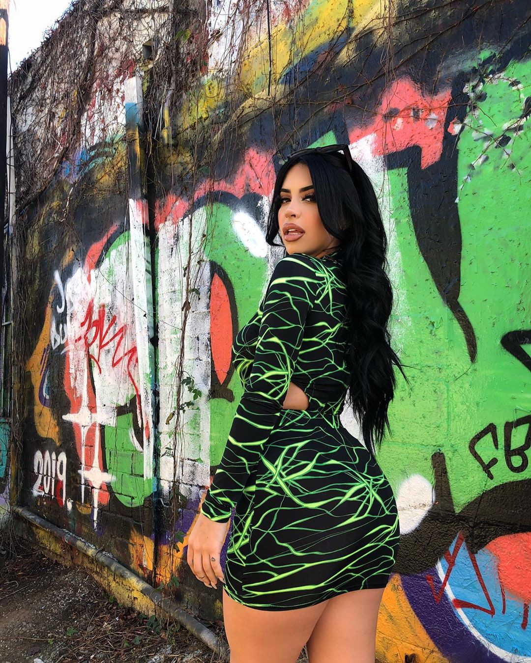 Valeria girls photoshoot, Cool Girls, wardrobe ideas: Street art,  Instagram girls  