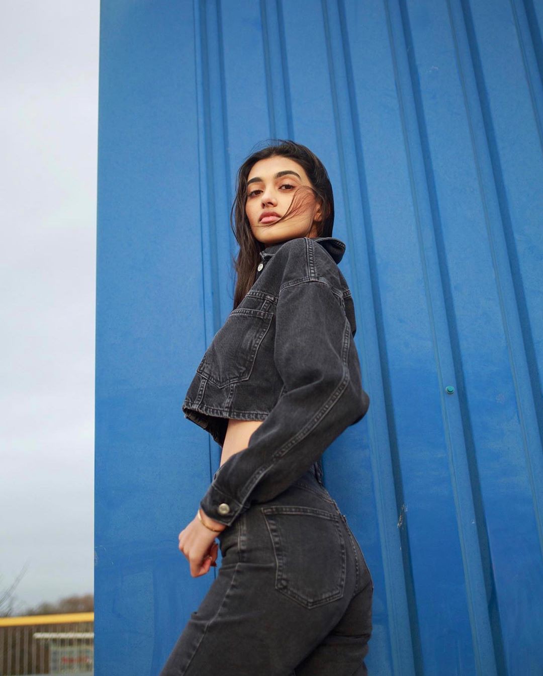 Electric blue and blue jeans, denim, best photoshoot ideas: Electric blue,  Instagram girls,  Electric Blue And Blue Outfit  