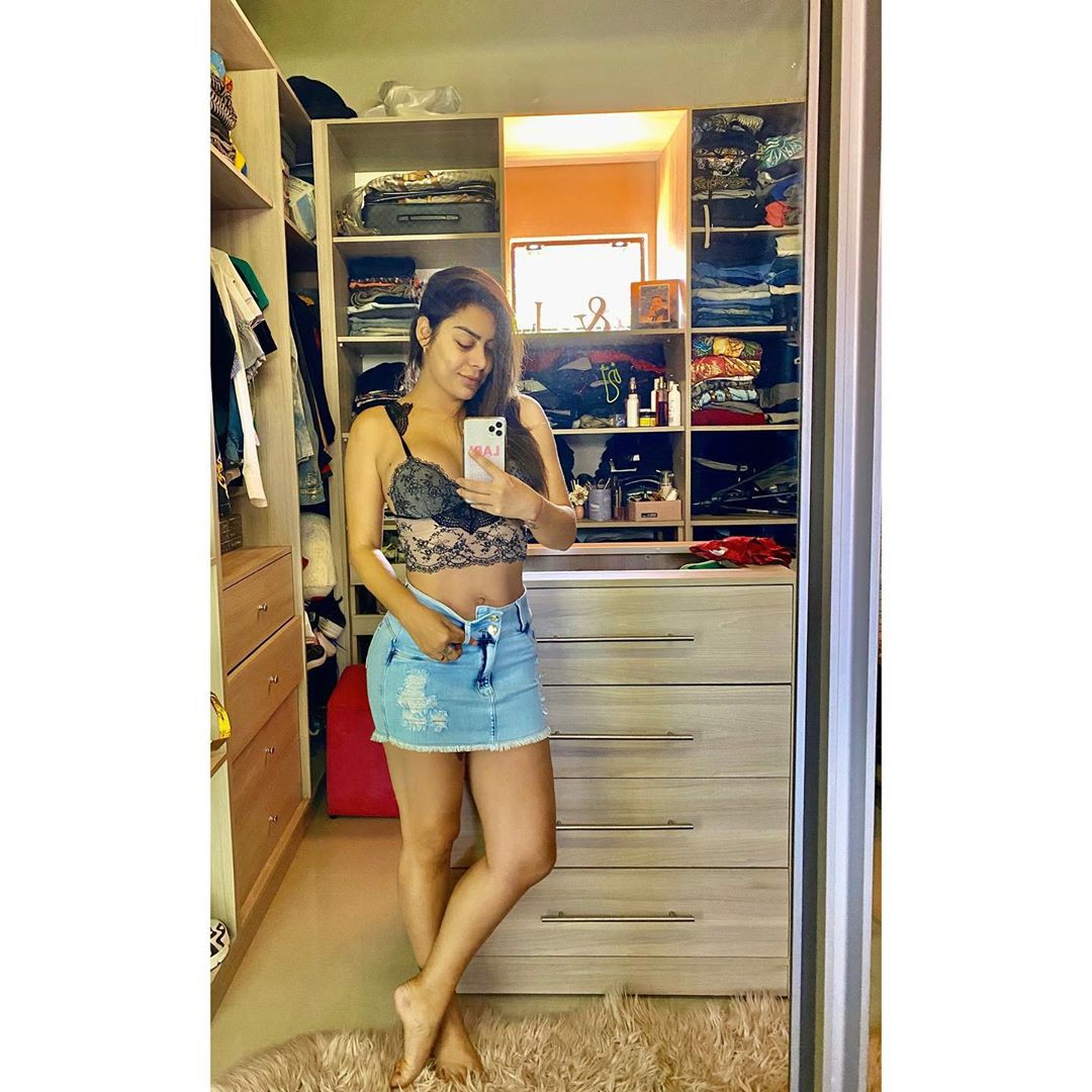 Lari Riquelme shorts, jeans, denim dress for women: Denim,  shorts,  Instagram girls,  Jeans Outfit  