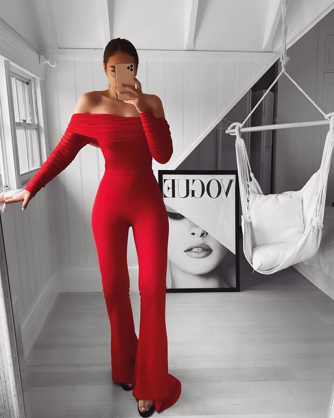 Emma Spiliopoulos sportswear outfit ideas, legs pic, attire ideas: Red Sportswear  