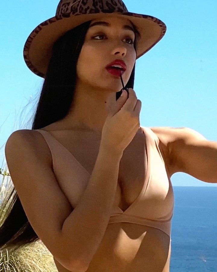 Yovanna Ventura fashion accessory outfits for girls, instagram pictures ideas, muscle pic: Sun hat,  Cowboy hat,  Fashion accessory,  Instagram girls  