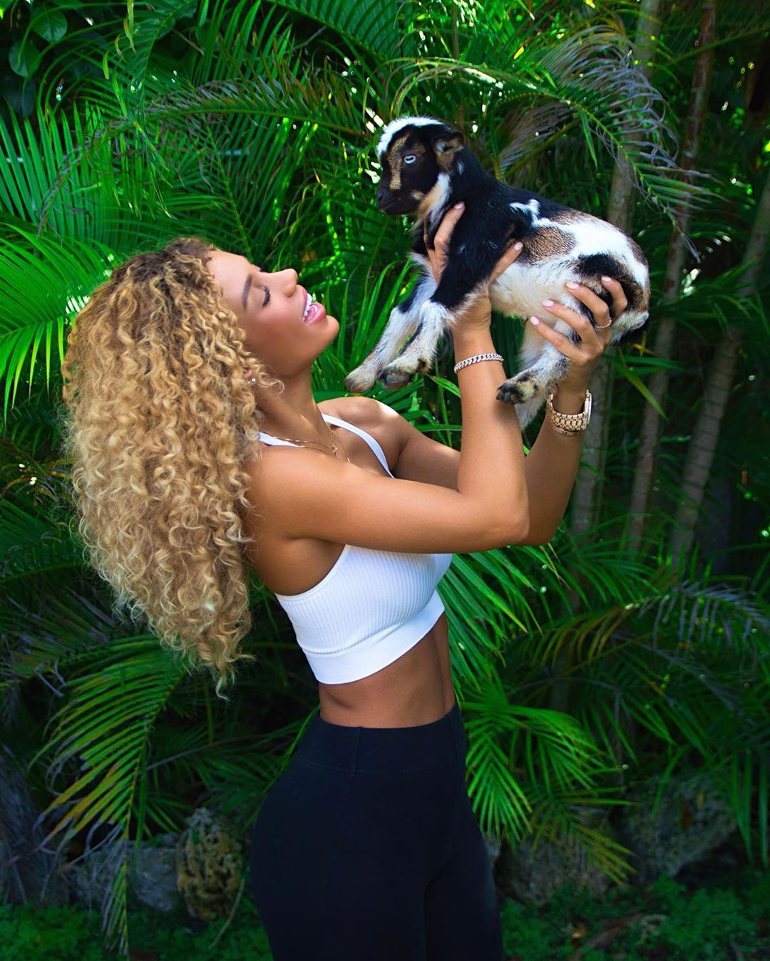 Jena Frumes beautiful girls pictures, natural environment, photography: Instagram girls  