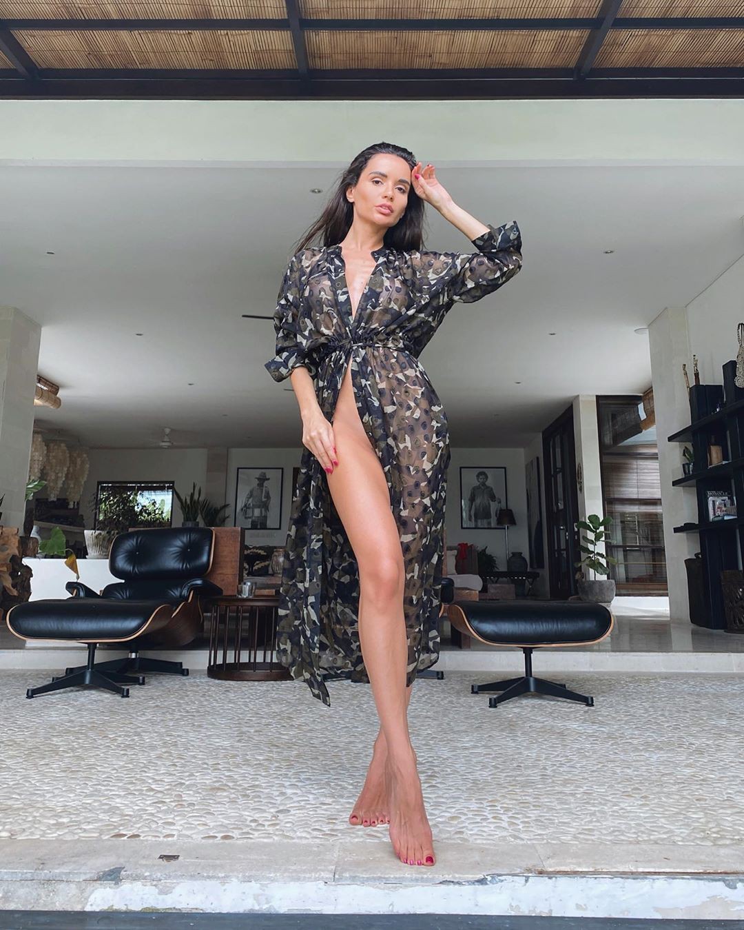 Ekaterina Zueva dress colour ideas, photoshoot ideas, legs pic: Fashion photography,  fashion model,  Long hair,  Sexy Outfits,  Instagram girls  