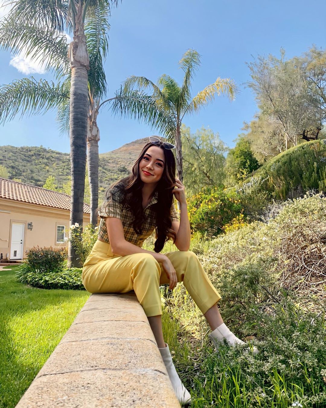 Veronica Merrell fashion outfits, palm tree, fashion: Veronica Merrell Instagram  