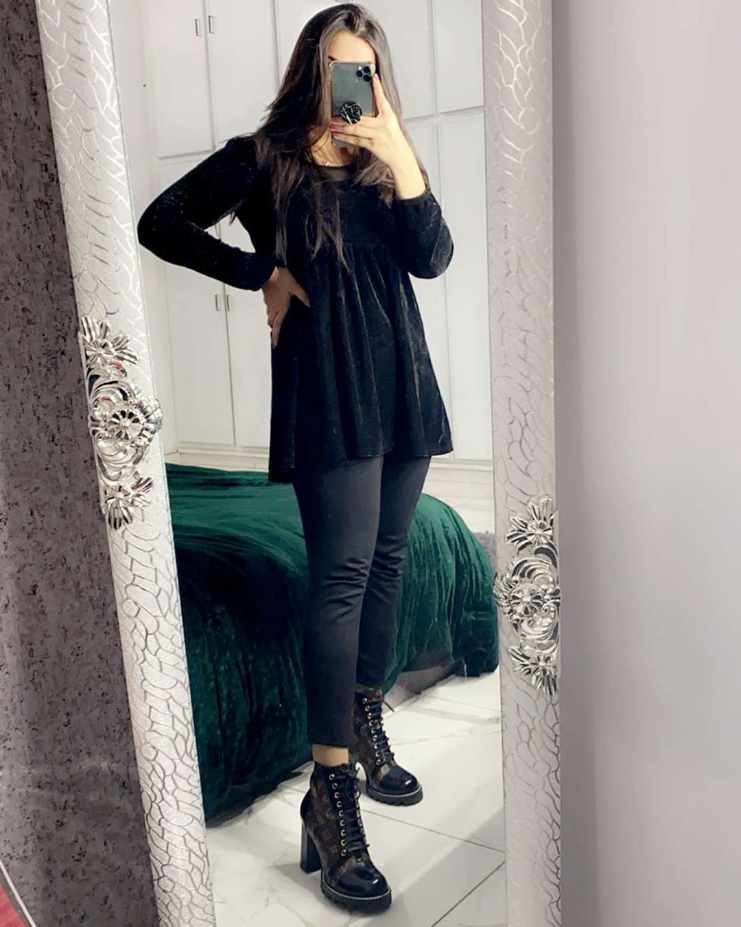 black style outfit with leggings, tights, hot legs picture: Black Leggings,  Black Tights,  Alishbah Anjum Instagram  