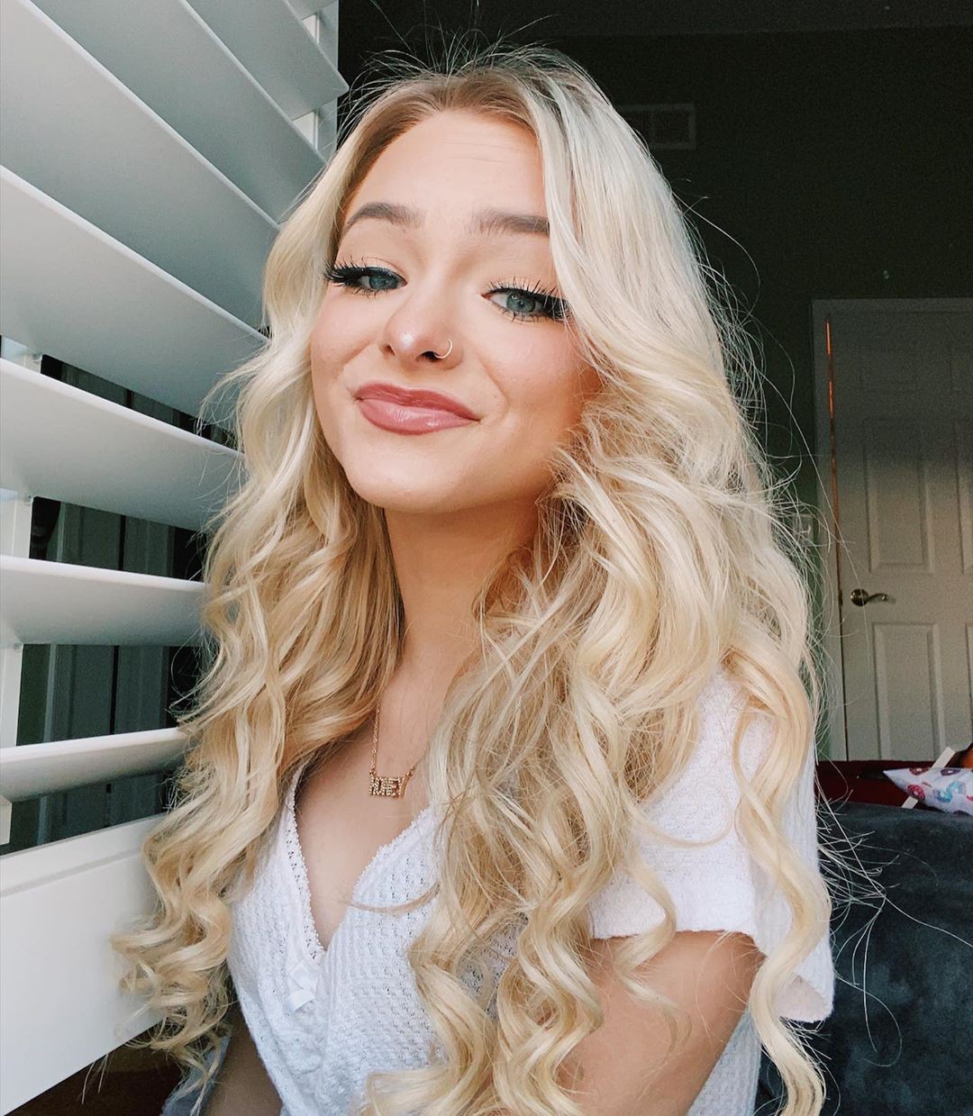 Zoe Laverne in blond hairs, Cute Girls Face, Beautiful Lips