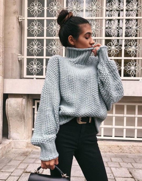 Outfit instagram with sweater, jacket, jeans: winter outfits,  Jeans Outfit,  Street Style,  Turtleneck Sweater Outfits  