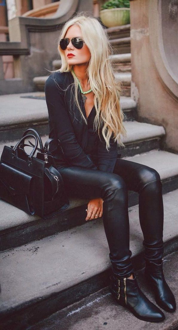 Blonde in all black amber fillerup clark, barefoot blonde: Black Outfit,  Leather jacket,  Street Style  