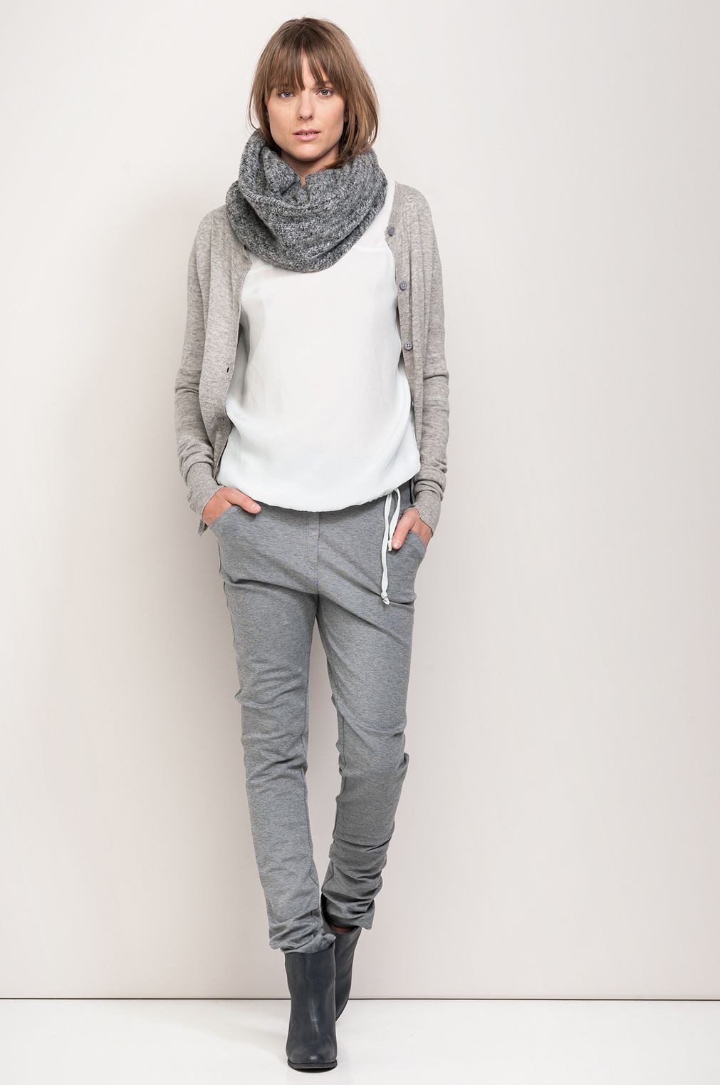 Grey sweatpants outfit winter: White Jeans,  White Shirt,  Casual Outfits,  Joggers Outfit,  White Trousers,  White Jacket,  White T-Shirt,  White Tracksuit  