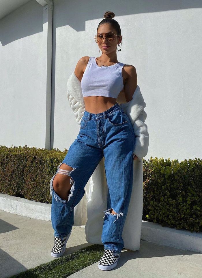 How To Style Baggy Jeans — The Anti-Skinny Jeans Trend Is Taking Over