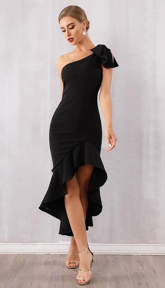 Black style outfit with little black dress, cocktail dress, evening gown: party outfits,  Cocktail Dresses,  Bandage dress,  Evening gown,  fashion model,  Black Outfit,  Little Black Dress,  black dress  