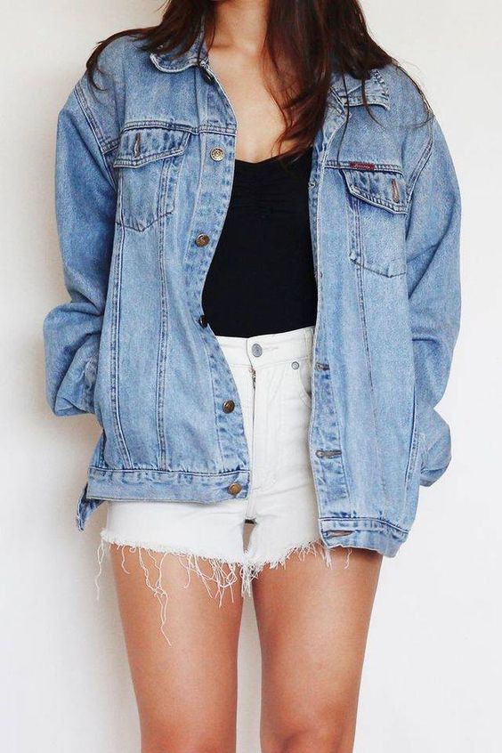 Denim jacket outfit with shorts: Denim Outfits,  Jean jacket,  T-Shirt Outfit,  Blue Outfit,  Denim Jacket with Crop Top  