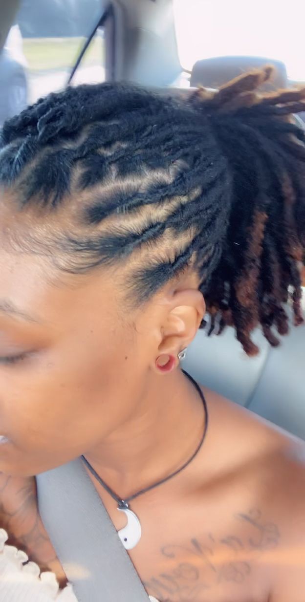 Colour combination with braid | Braided Hairstyles For Black Women |  Artificial Hair Integrations, Beauty Parlour, Black hair