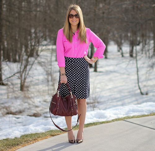 Combinar una falda de lunares | Printed Skirts Outfits | Business casual,  Maroon And Black Outfit, Pencil skirt