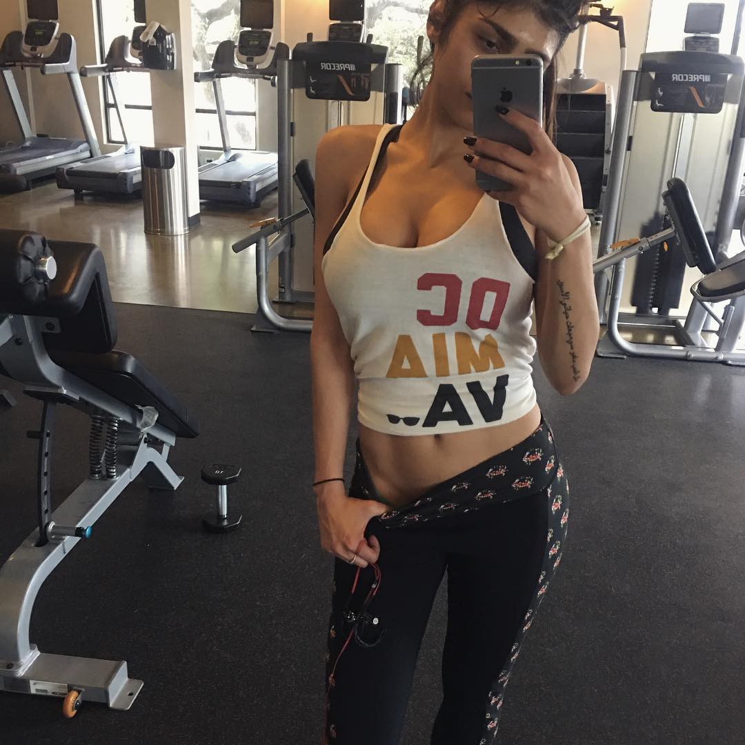 Mia Khalifa Hot Abs Gym Selfie: Mia Khalifa  