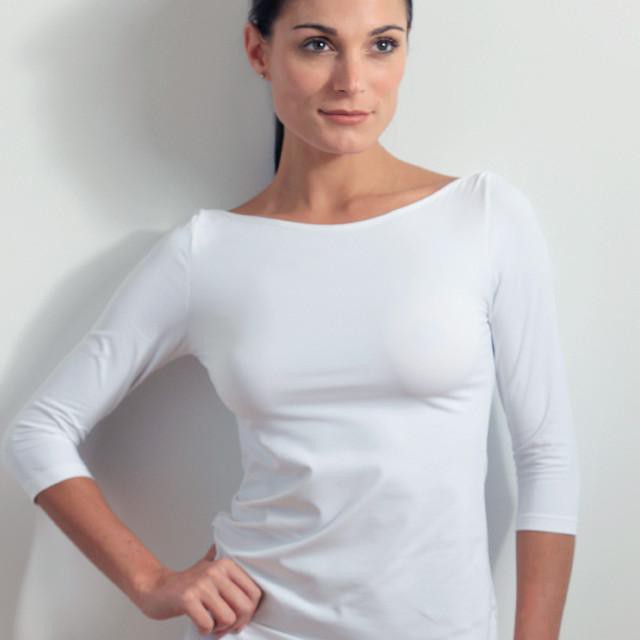 3/4 SLEEVE BOAT NECK LAYERING TOP: Boat neck  