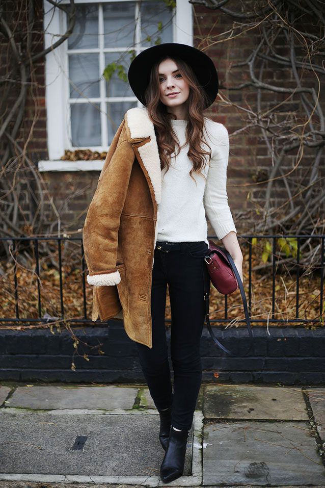Brown shearling coat outfit white full sleeve t-shirt and black jeans |  Shearling Coat Outfits | Brown And White Outfit, Shearling coat, Street  fashion