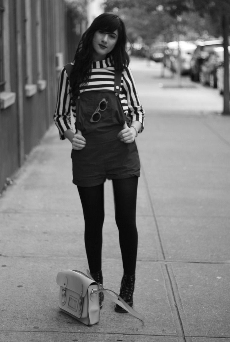 Black and white outfit instagram with leggings, jeans: Monochrome photography,  Street Style,  Black And White Outfit,  Black And White,  Legging Outfits,  Jumper Dress  