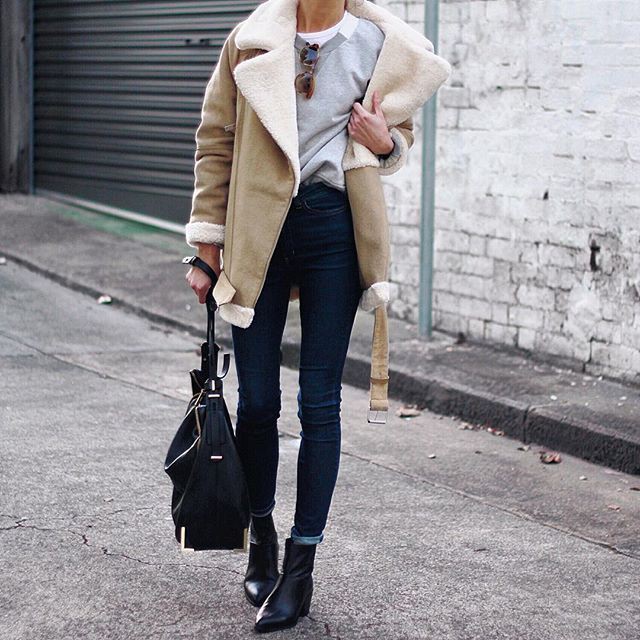 Beige shearling coat outfit, winter clothing, shearling coat, street fashion, flight jacket, t shirt: winter outfits,  Shearling coat,  T-Shirt Outfit,  Flight jacket,  White Outfit,  Street Style  