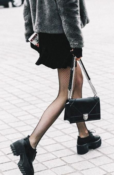 Faldas pantis mallas outfit, street fashion: Hot Girls,  Black Outfit,  Street Style,  Creepers Outfits  