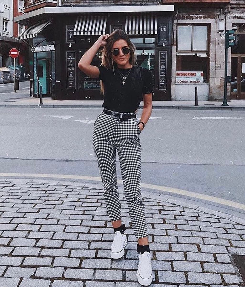 Clothing ideas with capri pants, trousers, tights: T-Shirt Outfit,  Capri pants,  Street Style,  Black And White,  Tweed Pants  