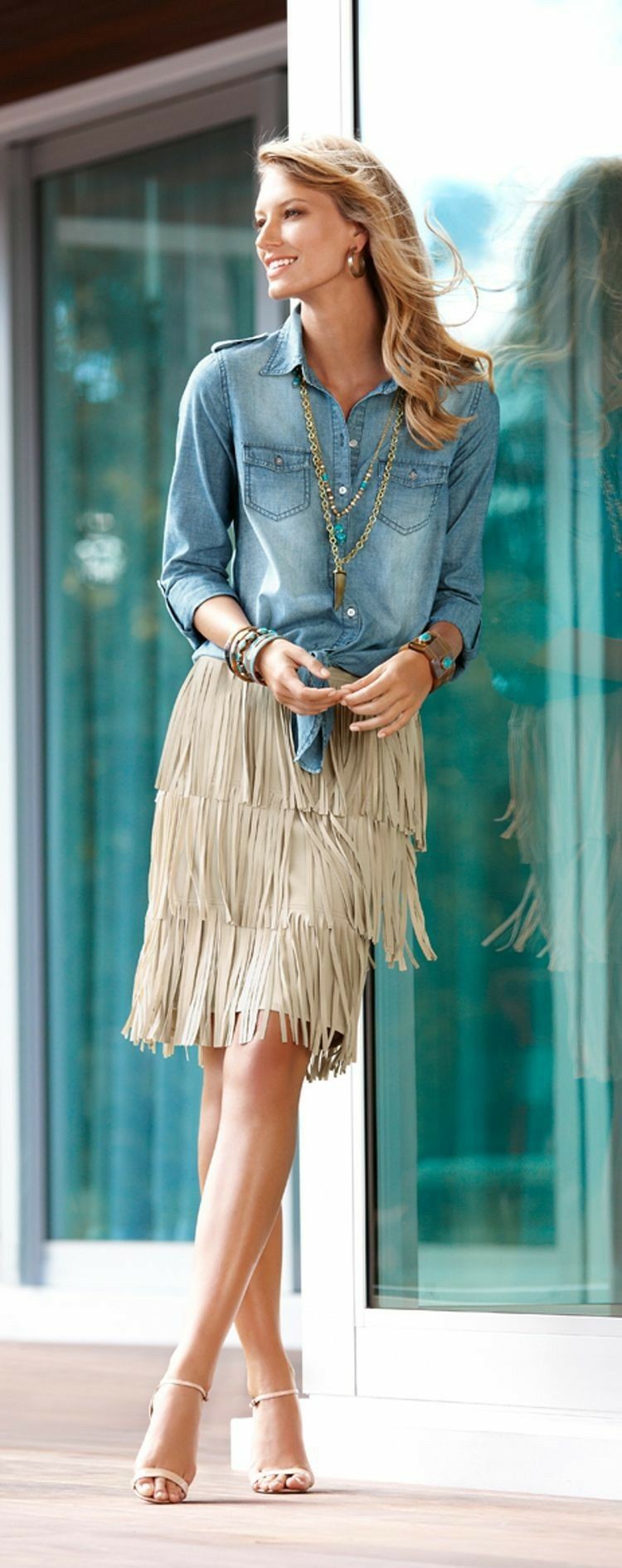 Combinar falda flecos beige twinset fringed skirt, street fashion: shirts,  Pencil skirt,  fashion model,  Street Style,  Turquoise And Beige Outfit,  Fringe Skirts,  Twinset Fringed Skirt  