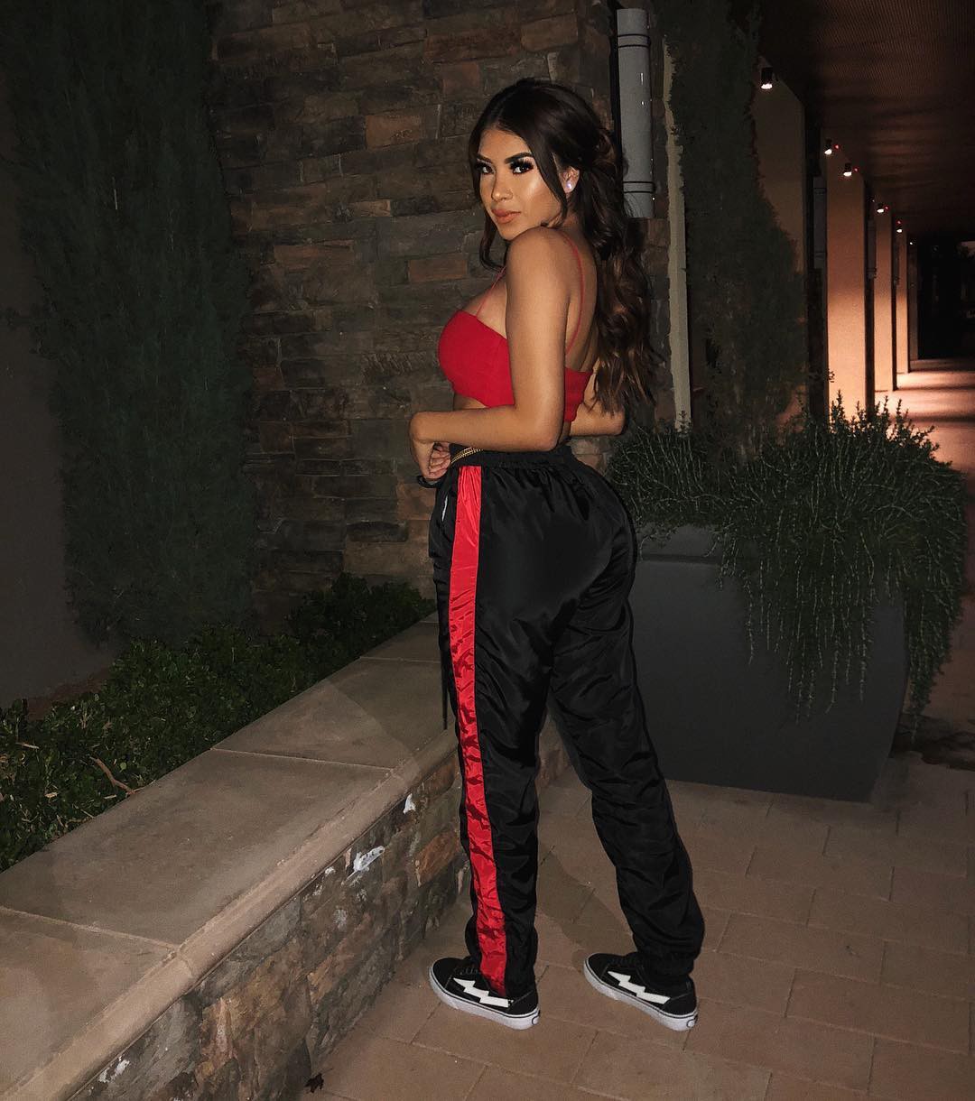 Elsy Guevara trousers colour ideas, hot girls photoshoot, instagram pictures ideas: Cute outfits,  Trousers,  black trousers  