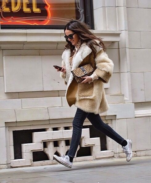 Joseph sheepskin coat street style: Fur clothing,  Shearling coat,  winter outfits,  Flight jacket,  Street Style  