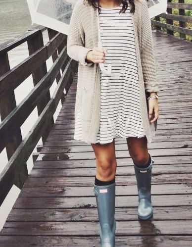 Hot rainy day outfits knee high boot, wellington boot: Wellington boot,  Street Style,  Boot Outfits,  Brown And White Outfit,  Knee High Boot  