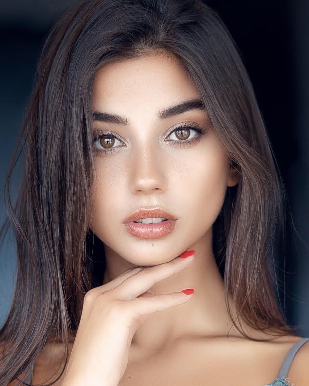 Maja Strojek Pretty Face  Glossy Lips Cute Model  Pics 