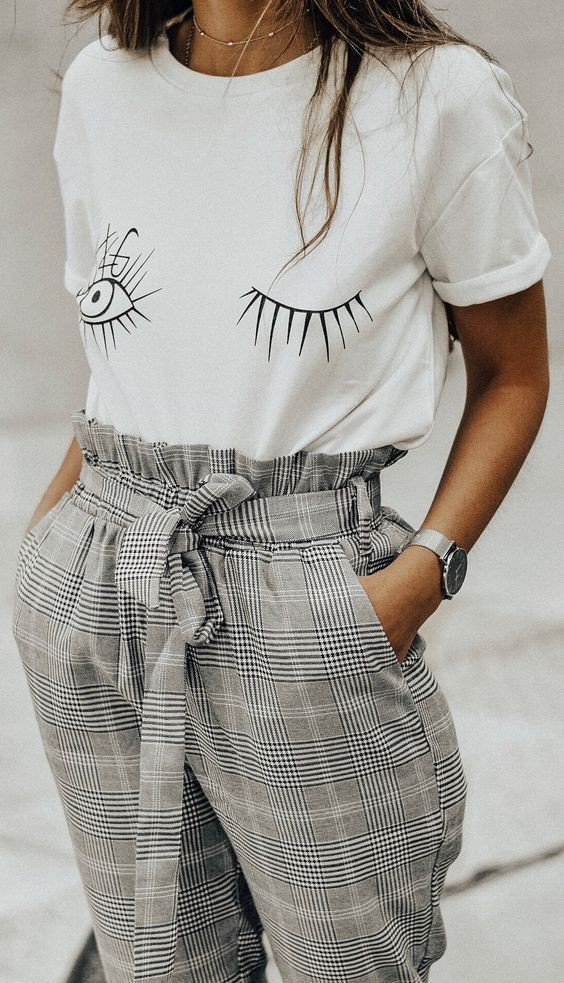Outfit style paperbag pants outfit, street fashion, casual wear, high rise, paper bag, t shirt: Paper bag,  T-Shirt Outfit,  Street Style,  Beige And White Outfit  